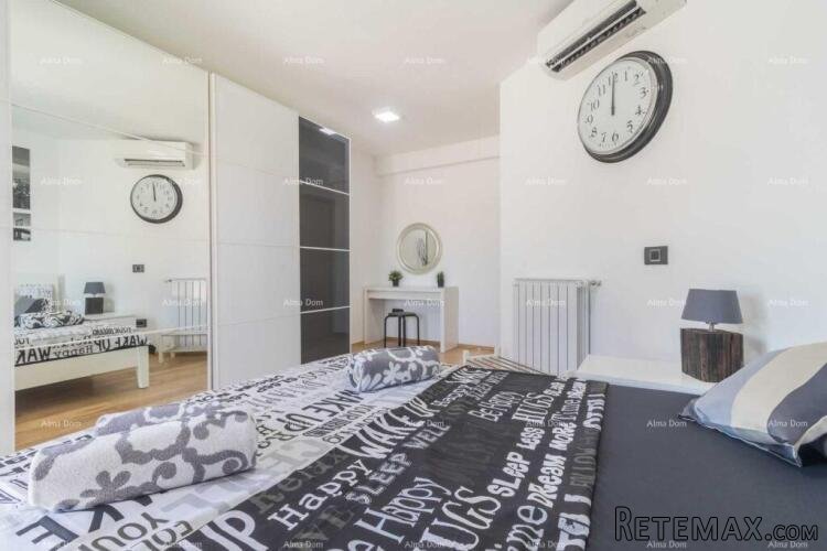 Predivna villa na velikoj okućnici! Pula. - 2