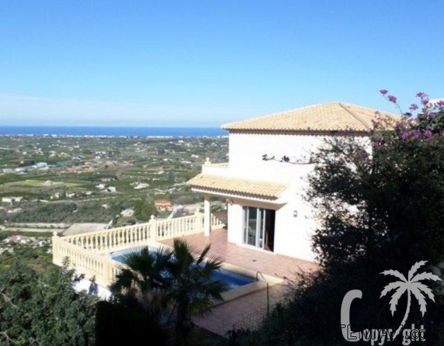 Beautiful Villa built 2006 in straight lines with..