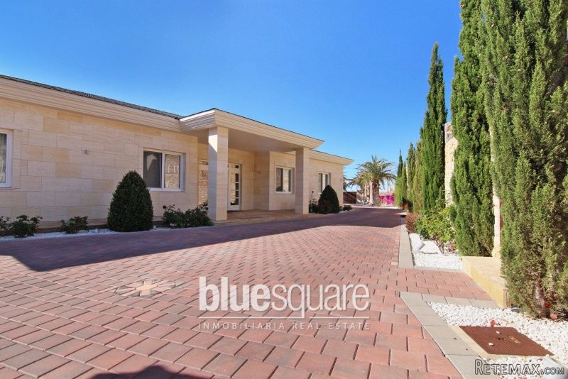 Luxury villa with panoramic sea views..