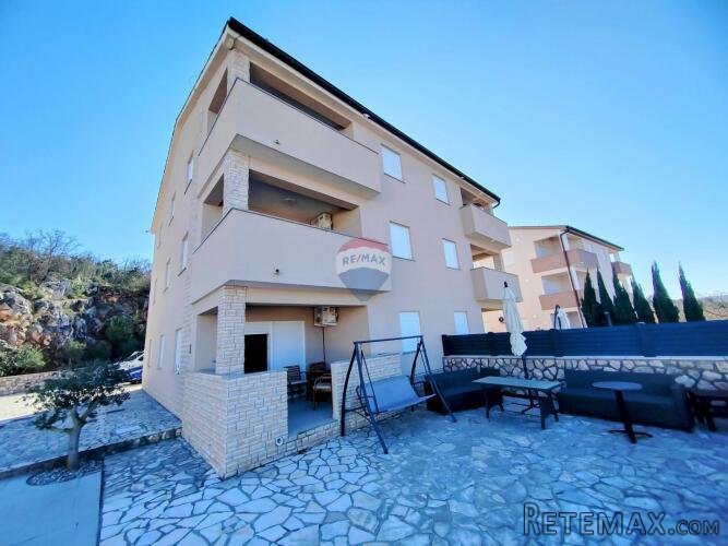 Otok Krk-Klimno villa sa 6 apartmana i bazenom