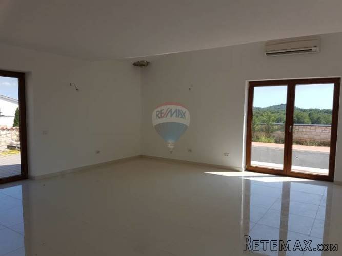 Vila s bazenom - 5