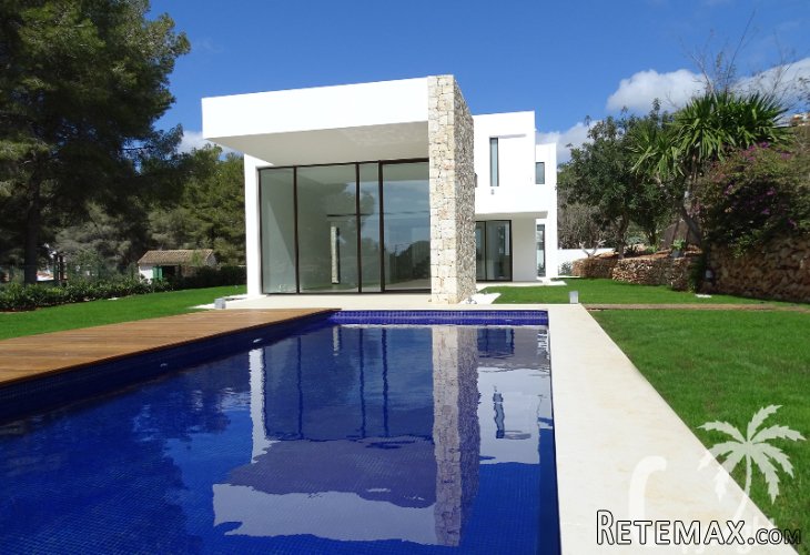 Modern design villa finished in 2015 and located within a..