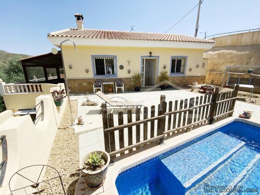 NEW LISTING TO VOSS HOMES - A lovingly maintained &.. - 7