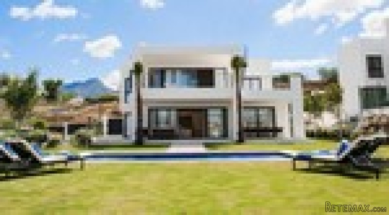 5 Bedrooms - Villa - Malaga - For Sale