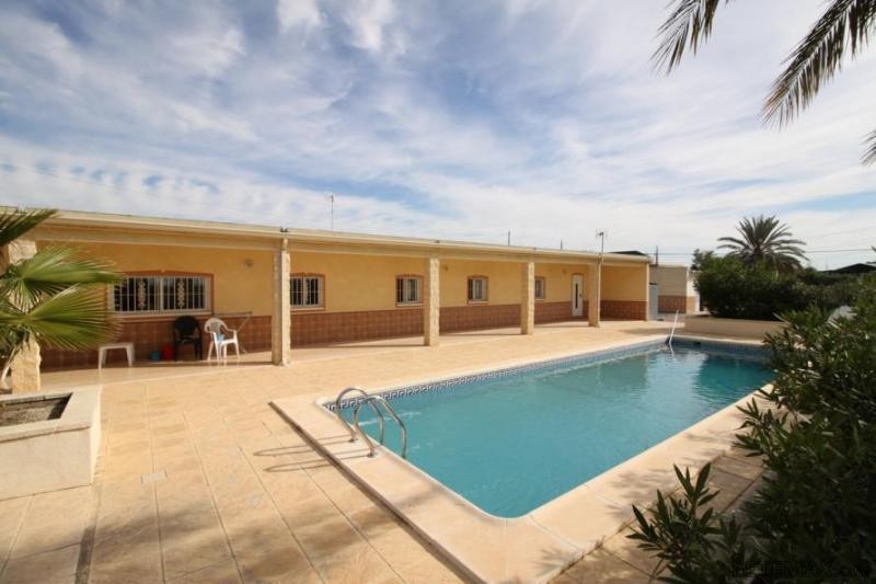 Wonderful one level luxury villa with..