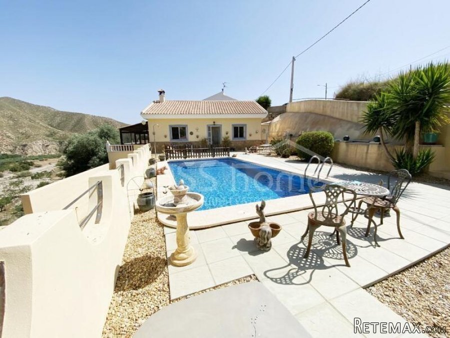 NEW LISTING TO VOSS HOMES - A lovingly maintained &.. - 9