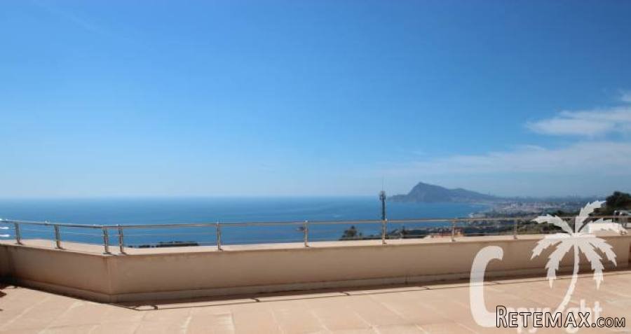 This modern apartment was built in 2005, facing south, it..