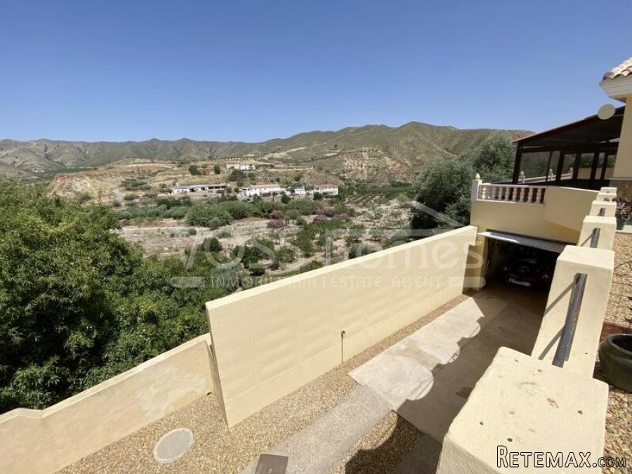 NEW LISTING TO VOSS HOMES - A lovingly maintained &.. - 10
