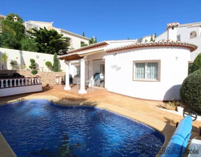 Well presented villa, located in the area of Cumbre del Sol..