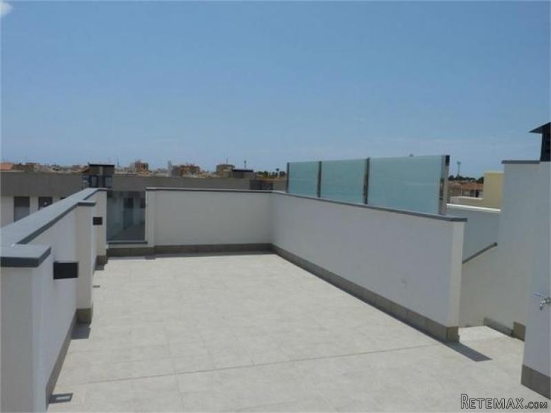 3 bedroom detached house for sale - 2