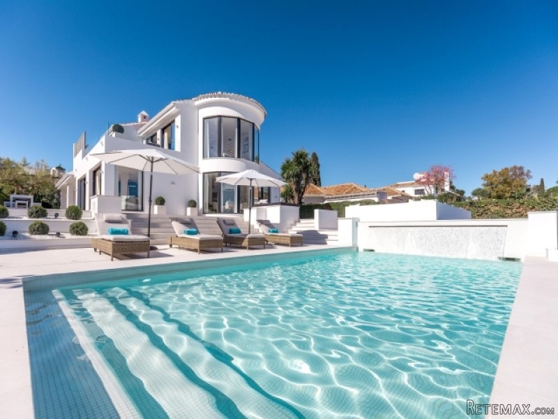 Stunning 4 Bedroom Villa For Sale In..