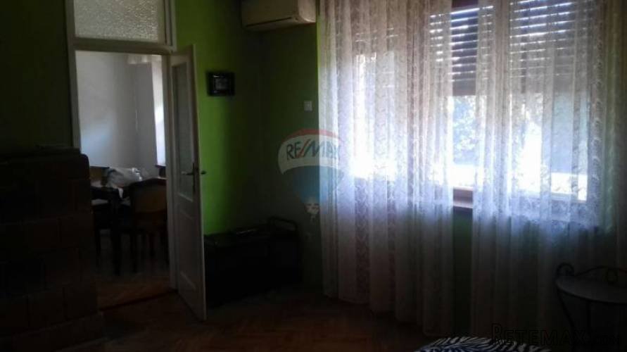 DVOSOBAN STAN NA STOJI,BALKON, GARAŽA - 200m OD PLAŽE - 2