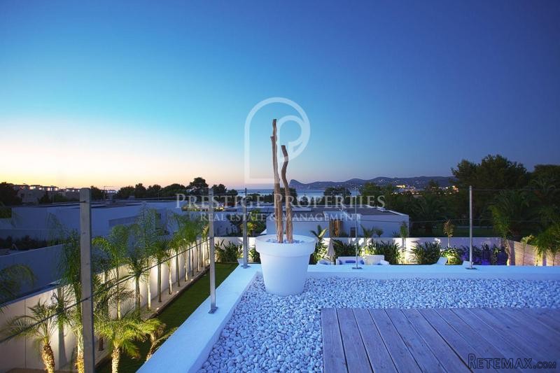 Modern villa with garden and rooftop..