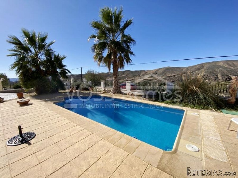 NEW & EXCLUSIVE LISTING TO VOSS HOMES - A beautifully.. - 2