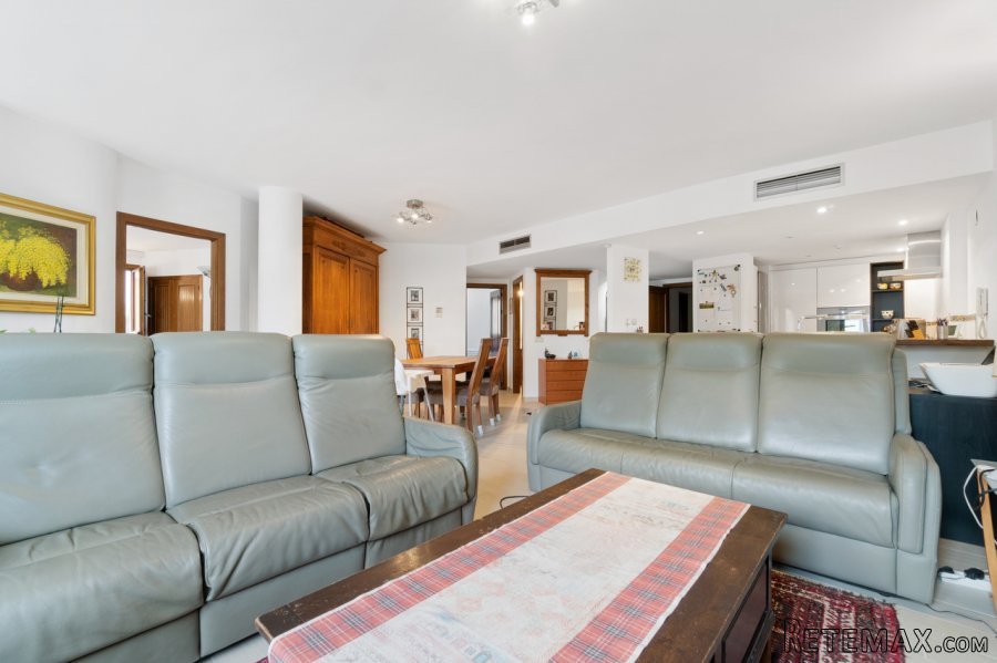 El apartamento cuenta con 157m2 construidos y es de estilo.. - 4