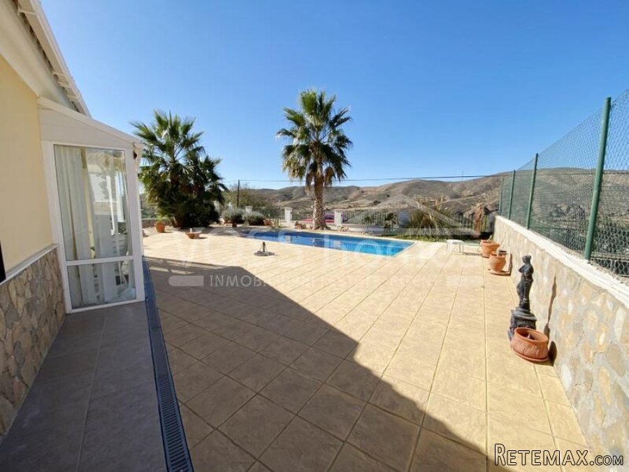 NEW & EXCLUSIVE LISTING TO VOSS HOMES - A beautifully.. - 4