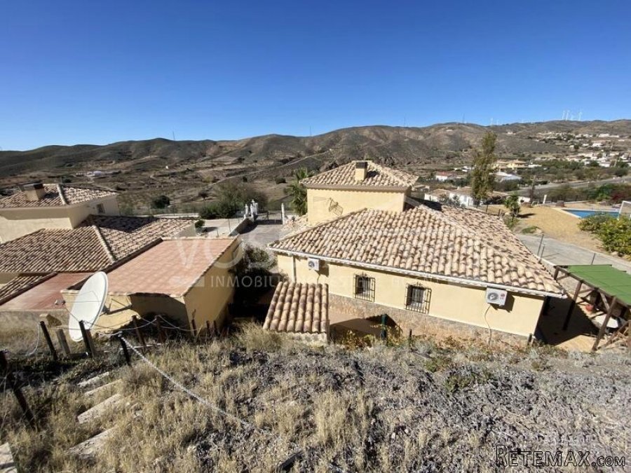 NEW & EXCLUSIVE LISTING TO VOSS HOMES - A beautifully.. - 6