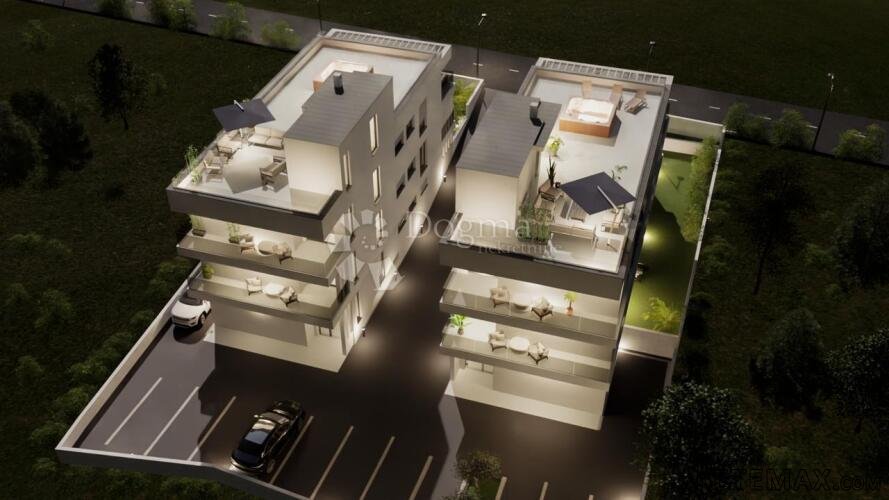 PETRČANE - PENTHOUSE S4 2. KAT S KROVNOM TERASOM