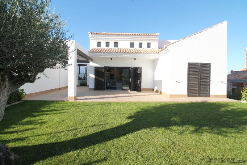 3 Bedrooms - Villa - Alicante - For Sale