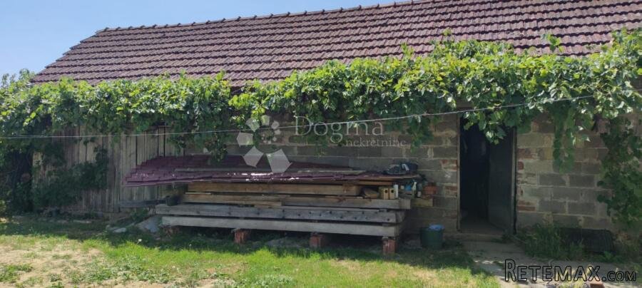 KLOŠTAR IVANIČ - KUĆA ZA POTPUNU RENOVACIJU ILI RUŠENJE - 3