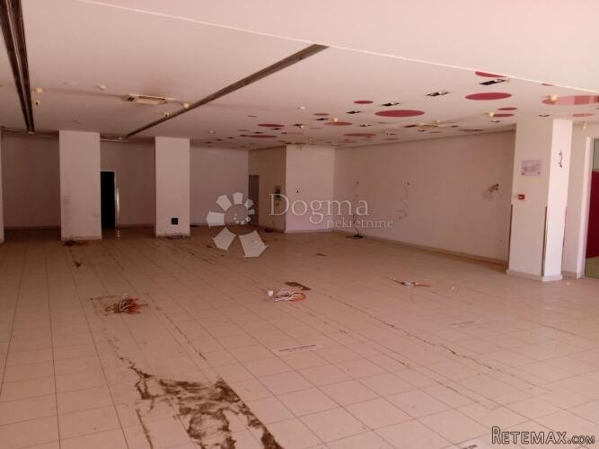 Poslovni prostor na frekventnoj lokaciji-PULA (240M2) - 3