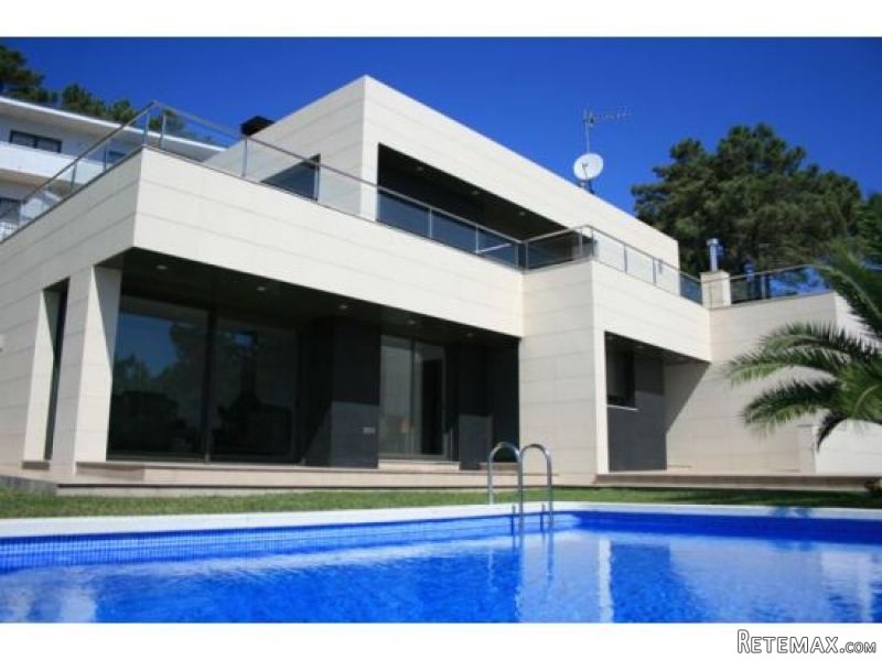 Fabulous Design House In Lloret De Mar