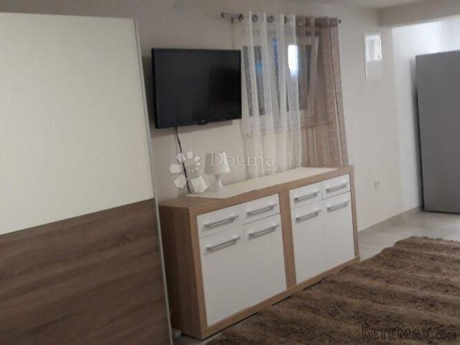 PRIMOŠTEN, prekrasan apartman na moru - 4