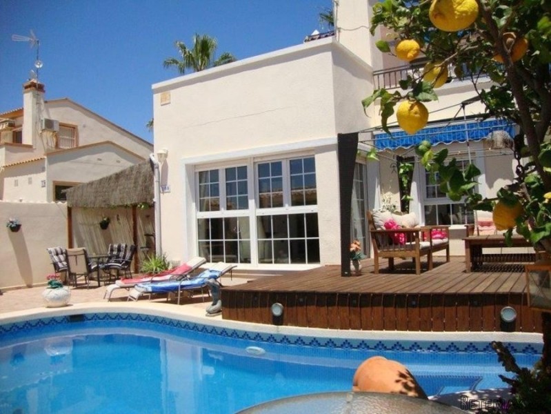 3 Bedrooms - Villa - Alicante - For Sale
