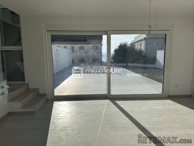 Dramalj, novogradnja, 94.96m2, dvoetažni 2s+db, bazen