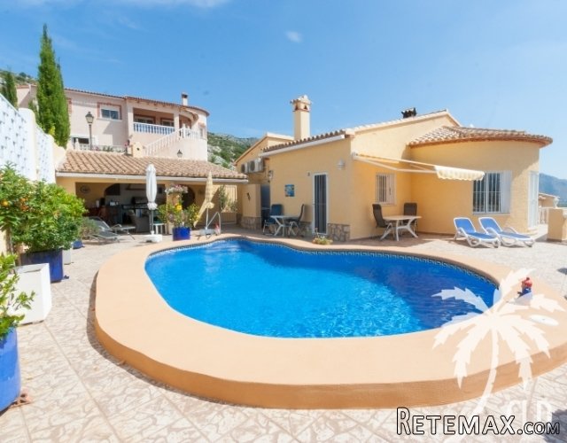 Modern villa for sale with valley, mountain and sea views..