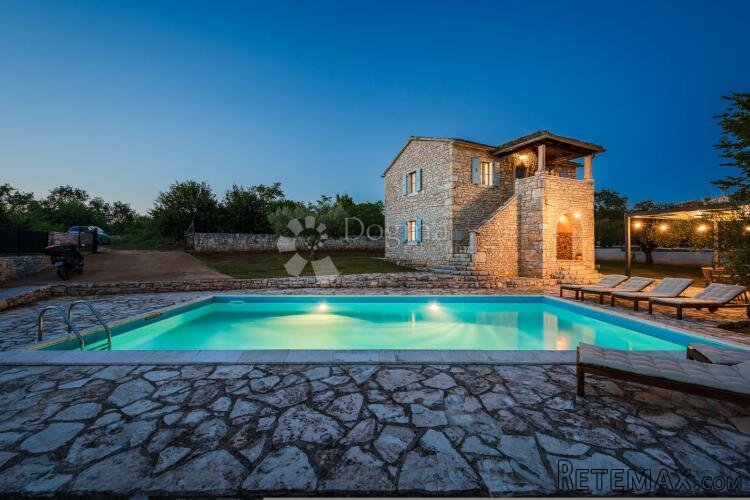 Prekrasna kamena vila u okolici Poreča s 3 spavaće sobe