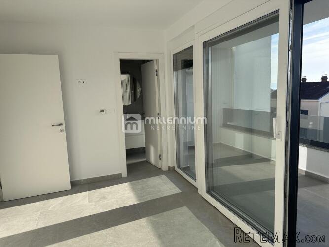 Dramalj, novogradnja, 102.84m2, parking i dvorište