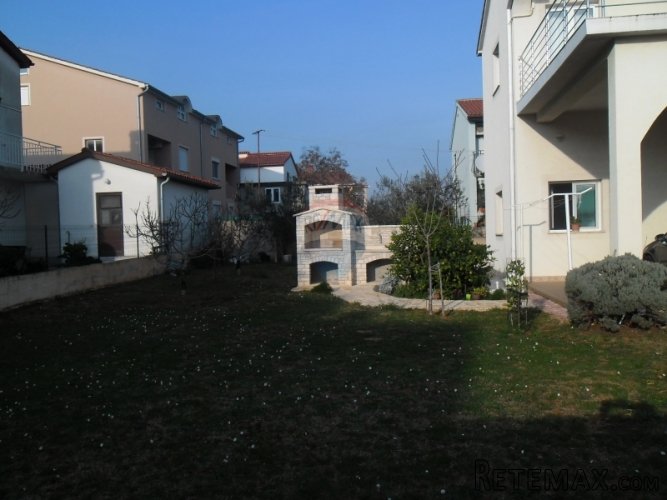 KVALITETNO IZGRAĐENA KUĆA NA VELOM VRHU - 4