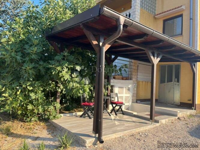PRIMOŠTEN, prekrasan apartman na moru - 10