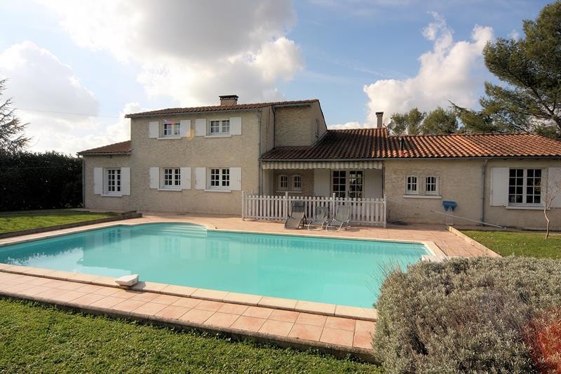 Spacious Villa With Pool - Walking..