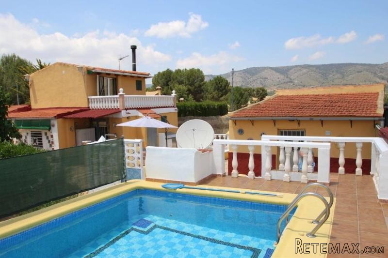 Country house with Pool just reduced..