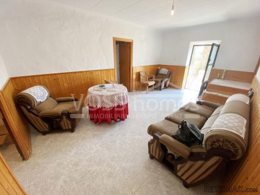 NEW LISTING TO VOSS HOMES - A lovely 2 bed, 1 bath ( more.. - 5