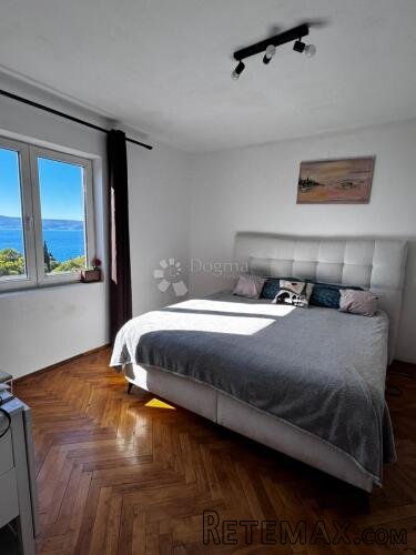 DVOSOBAN APARTMAN S PREKRASNIM POGLEDOM NA MORE