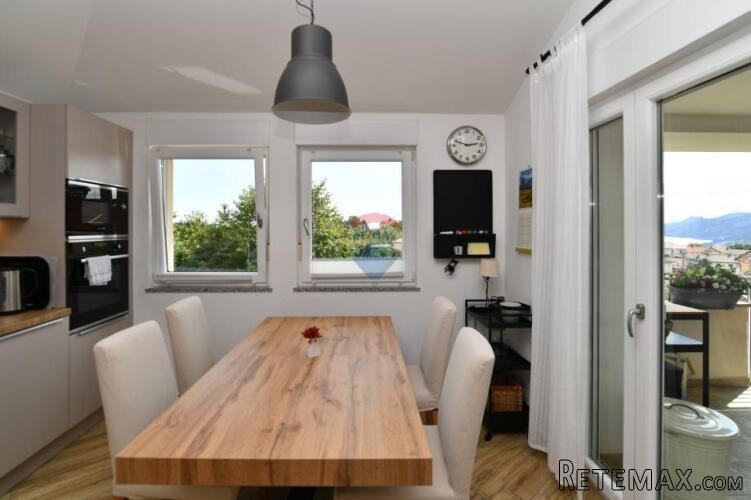 Kastav - predivan stan s pogledom na more, 110 m2
