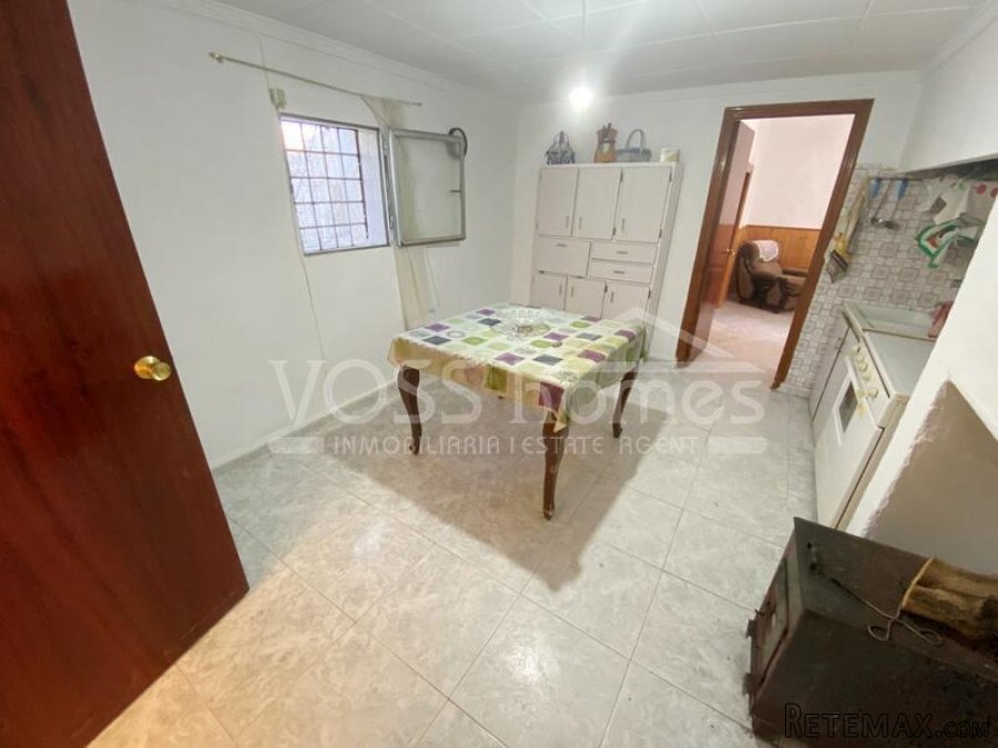 NEW LISTING TO VOSS HOMES - A lovely 2 bed, 1 bath ( more.. - 8