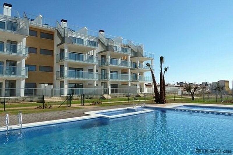 Luxury 3 Bed Corner Penthouse - READY..