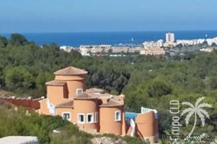 Newly built Villa for sale in Javea on a well located plot..