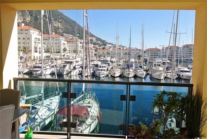 3 bedroom Apartment For Sale: Queensway..