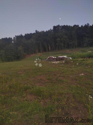 Građevinska parcela s idejnim projektom na mirnoj lokaciji