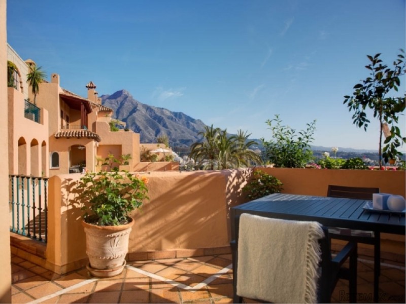 3 Bedroom Penthouse For Sale In Les.. - 2