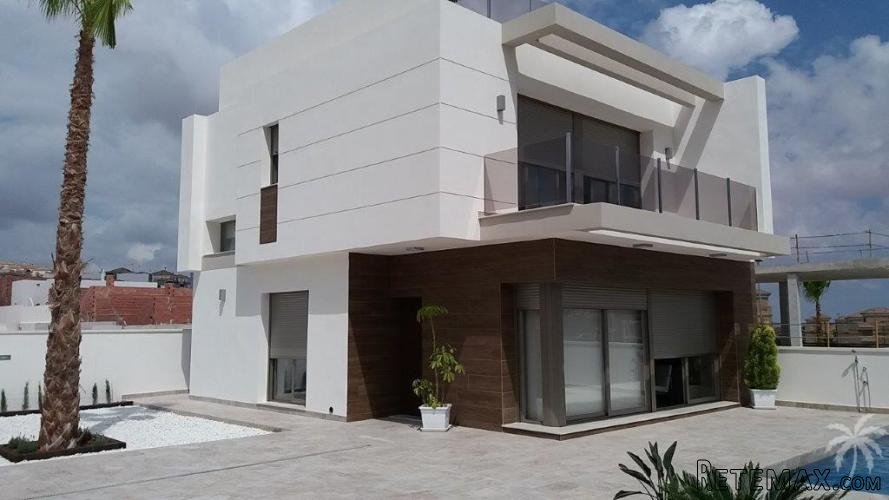 New, modern villa with 3 bedrooms, 3 bathrooms, a large..