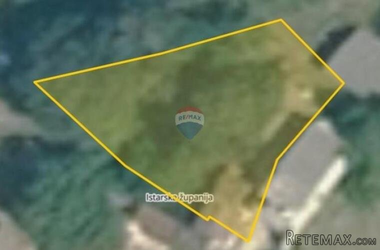 Rovinj, 9 km, građevinska parcela 325 m2, mirna lokacija