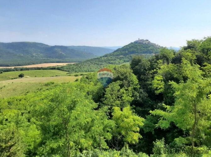 Istra, Motovun okolica - kuća u nizu, zadnja - pogled Motoun - 3
