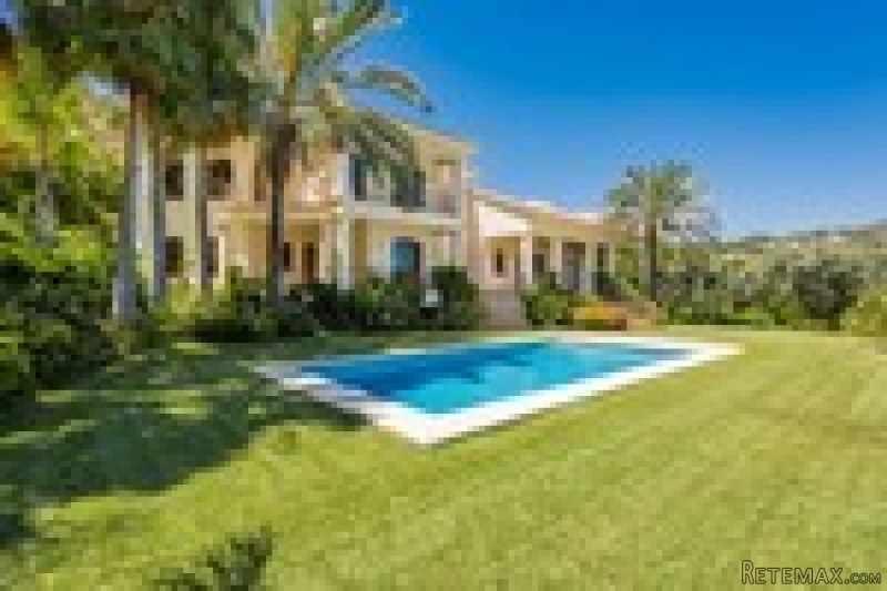 5 Bedrooms - Villa - Malaga - For Sale