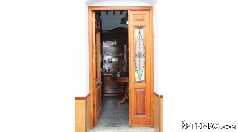 Large Traditional Townhouse Close To.. - 2